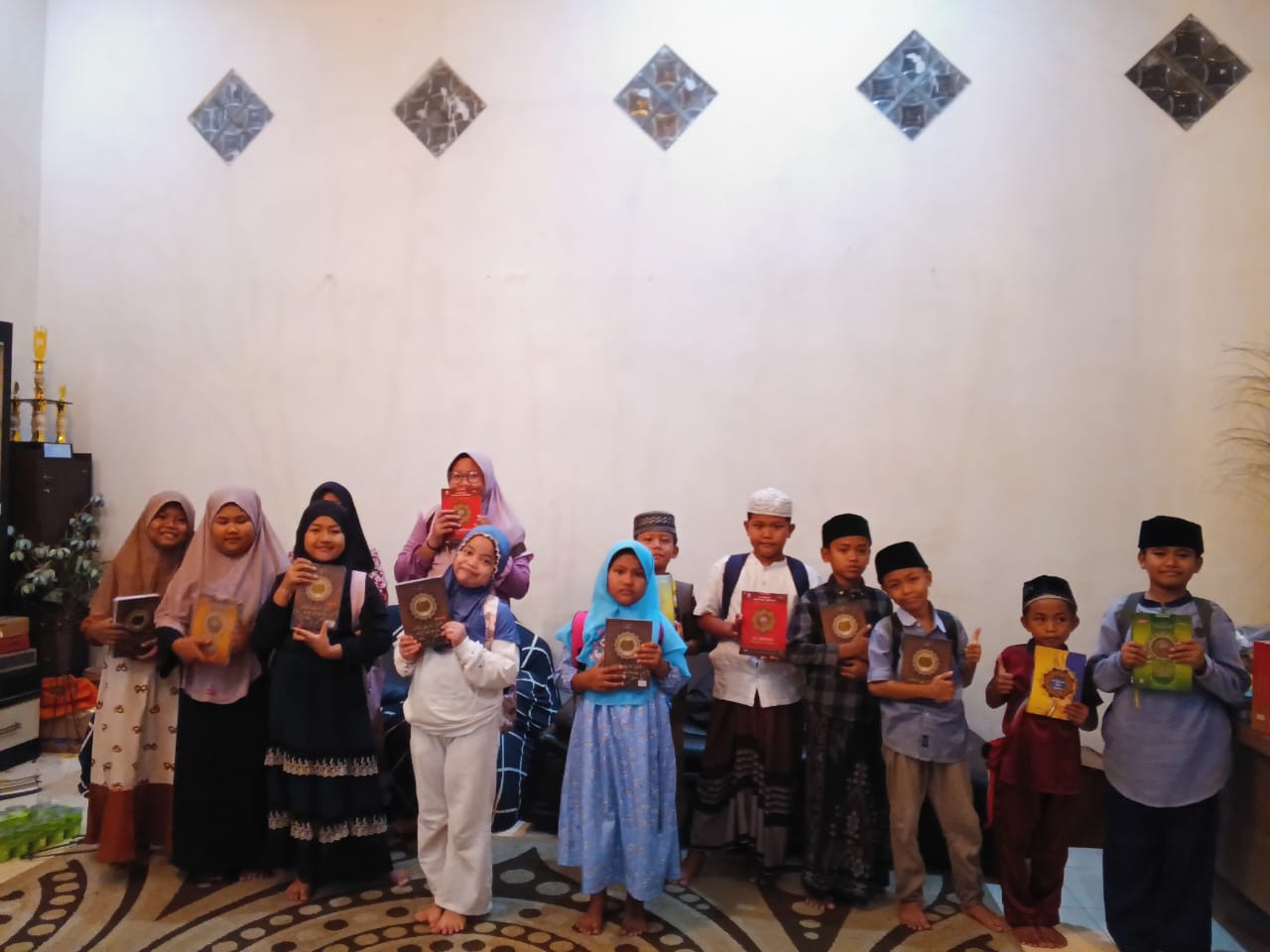 Wakaf Al Qur'an dari Ibu Gini Maruki